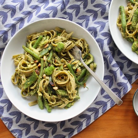 Tagliatelle with pesto, courgette and green beans